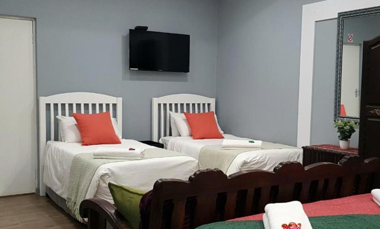 Graceland Guesthouse Potchefstroom Extérieur photo