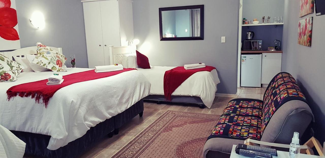 Graceland Guesthouse Potchefstroom Extérieur photo