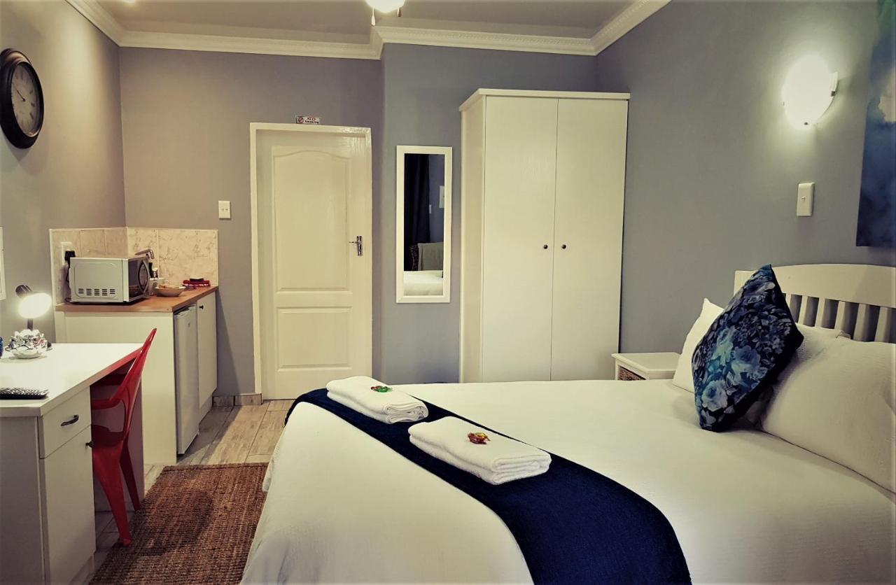 Graceland Guesthouse Potchefstroom Extérieur photo