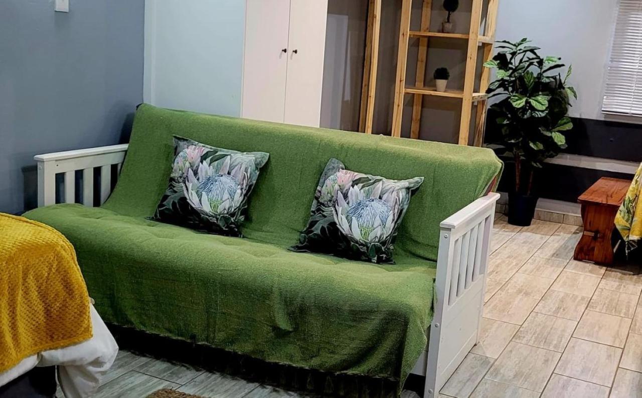 Graceland Guesthouse Potchefstroom Extérieur photo