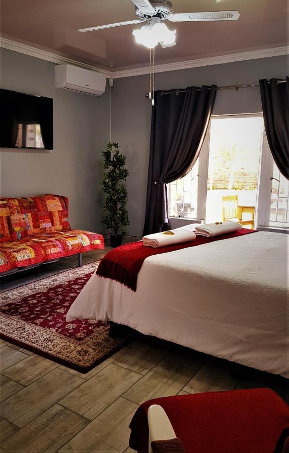 Graceland Guesthouse Potchefstroom Extérieur photo